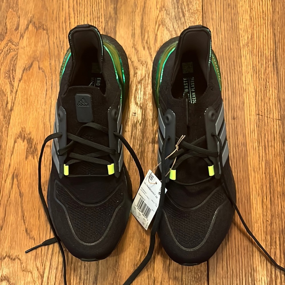 ADIDAS Ultraboost 22 Running Shoe (Men)
Size 10 1/2 NEVER WORN